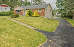 35 Zelenke Drive, North Greenbush, NY 12198