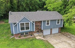 126 Beach Drive, Lake Tapawingo, MO 64015