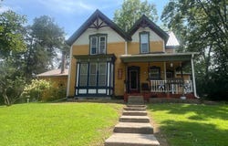 425 W 3rd St, Lamoni, IA 50140
