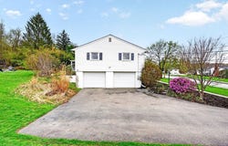 10 Meadowbrook Rd, Auburn, MA 01501