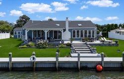 31 Shore Drive W, Copiague, NY 11726