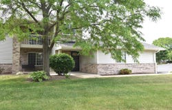 4950 W Maple Leaf Cir, Greenfield, WI 53220