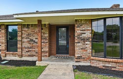 813 Oakbluff Drive, Lancaster, TX 75146