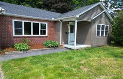 25 Ariel Street, Lincoln, ME 04457