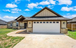 407 Bob White rd, Geronimo, OK 73543