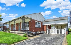 29 KENSINGTON DRIVE, CAMP HILL, PA 17011