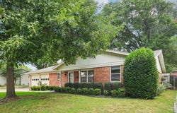 1012 Livingston Drive, Hurst, TX 76053