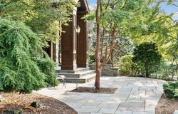 33 Woodfield Ln, Saddle River Boro, NJ 07458-3219