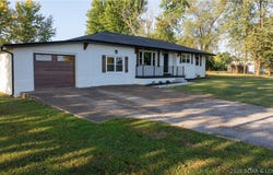 50 Highway Y, Eldon, MO 65026