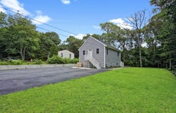 1055 E Falmouth Highway, Falmouth, MA 02540