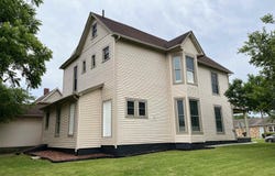 322 E Harrison Street, Oakland City, IN 47660