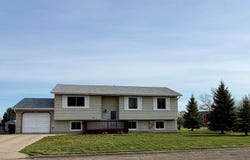 101 Sturgis Loop, Lincoln, ND 58504