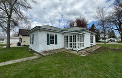 909 7th St, Britton, SD 57430