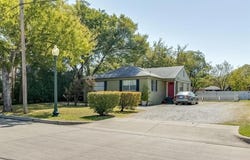 424 E Worth Street, Grapevine, TX 76051