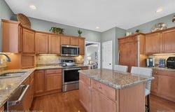 32986 Brookside Court, Livonia, MI 48152