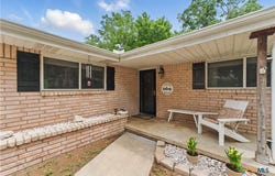 206 Live Oak Street, Gonzales, TX 78629