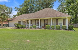 39 Lamplighter Road, Pearl, MS 39208