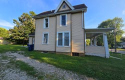 427 S 10th Street, Monmouth, IL 61462