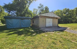 450 W Saddle Club Road, Bonnie, IL 62816