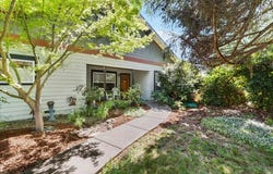 1205 E Park Street, Grants Pass, OR 97527