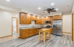 201 N Devoe St, IA 52755