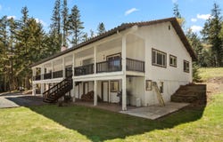 2295 W Evans Creek Road, Rogue River, OR 97537