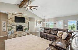 1106 Private Road 425, Whitewright, TX 75491