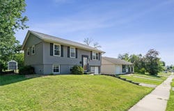 5929 Underwood Ave SW, Cedar Rapids, IA 52404