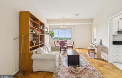 10500 ROCKVILLE PIKE, ROCKVILLE, MD 20852