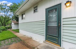 3301 Suncrest Avenue, Breckenridge Hills, MO 63114