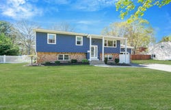32 Country Greens Drive, Bellport, NY 11713