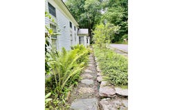 7 Cross Street, Newfane, VT 05345
