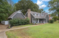 225 Meadowbrook Circle, Lexington, TN 38351