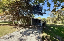 636 LINDEN Point, Petersburg, IL 62675
