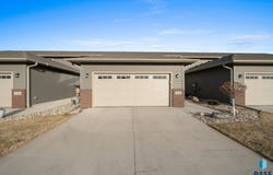 516 S Mary Gene Ave, Sioux Falls, SD 57106