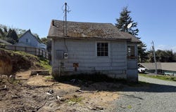 609 VERMONT ST, North Bend, OR 97459