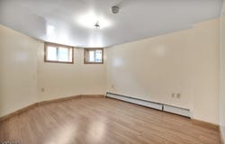 98 Houston St, Newark City, NJ 07105-5623