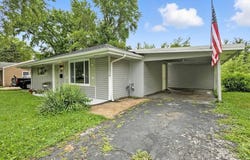 26 Rissant Dr, Florissant, MO 63031