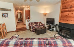 1162 Kepple Ln, Hidden Valley, PA 15502