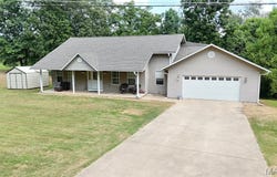 725 Co Rd 526, Poplar Bluff, MO 63901