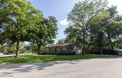 320 N 3rd Street, Chetopa, KS 67336