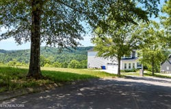 123 Pineberry Road E, Oak Ridge, TN 37830