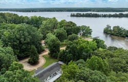 902 River Road, Bracey, VA 23919
