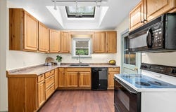 39 Mashapaug Rd, Sturbridge, MA 01566