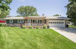 611 Gemini Rd., Hinton, IA 51024