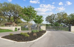 902 Bingham Ln, New Braunfels, TX 78132-2181