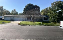 3048 Vineland Avenue, Burton, MI 48519