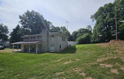 2449 Hillcrest Road, Vincennes, IN 47591