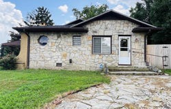 385 3RD Street, Omaha, IL 62871