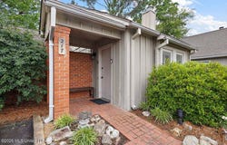 217 River Place 2, Jackson, MS 39211